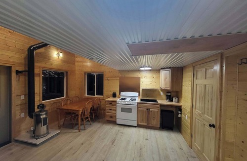 Homer Cabin | Secluded Off Grid Dry Lakefront Cabin- Unplug, Relax, and Recharge