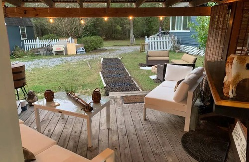Slidell Cottage | Secluded Plenty Parking 2BR Cottage Boats/RV’s. Trailer se/Cars-Safe Parking
