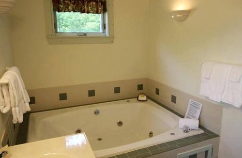 Hallowell Cabin | Secluded Rental for Couples on a Farmstead near the Kennebec River, Maine