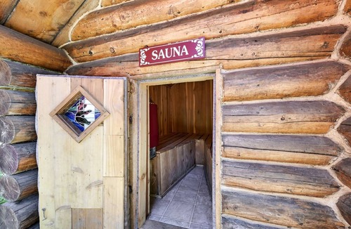 Hope Cabin | Secluded Rustic Log Cabin with Eagle Nest Views near Bear Creek Pond in Hope, Alaska