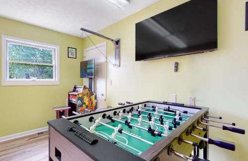 Baneberry House | Serene Studio W Patio Near Lake Dog Friendly Gym