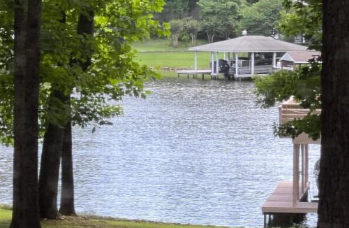 Henrico House | Serenity at the Lake Gaston Peaceful, Waterfront, 3 King Bed, Water Toys, Firepit