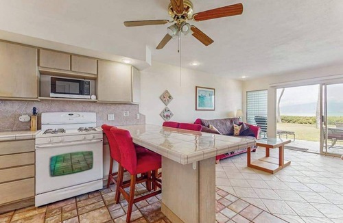Ualapue Condo | Settle Into a Molokai Oceanfront Condo with Pool, Tennis & W/D