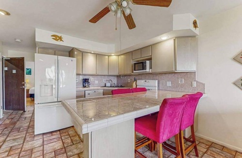 Ualapue Condo | Settle Into a Molokai Oceanfront Condo with Pool, Tennis & W/D