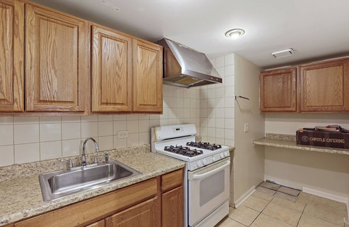 Aurora House | Showstopper: 5 BR+, 3.5BA Spacious Home