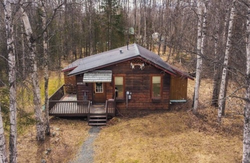 Eagle River Cabin | Sleeps 18! Moose Lodge Log Cabin and Chalet & Hot Tub