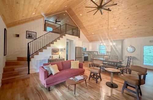 Mountain Rest House | Slicks on the River