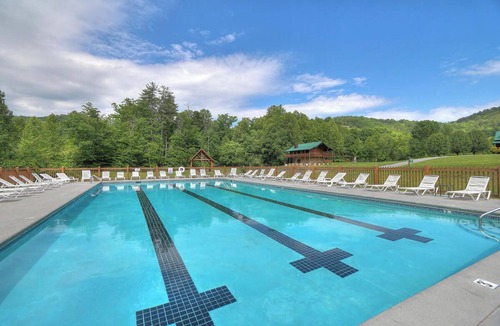 Sevierville Ski Chalet | Smoky Mountain Summit, Amazing Mountain Views, $560 FREE tickets each paid day!