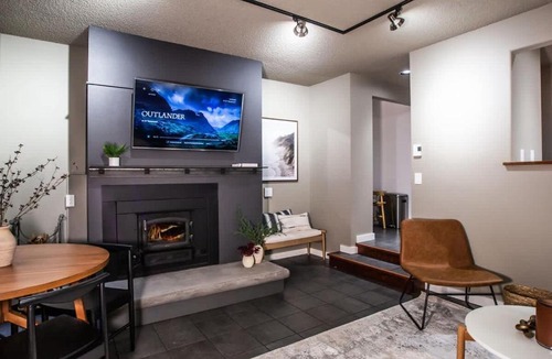 Glacier House | Snowater Respite