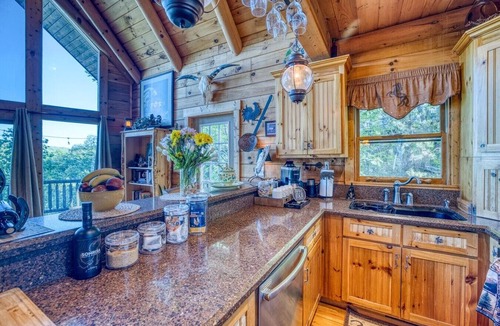 Helen Cabin | Soaring Hawk The `Ultimate` Log Cabin with EPIC Breathtaking Views|Hot Tub|Pets Welcome