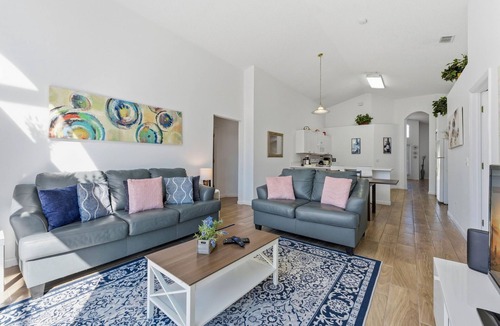 Seasons House | Spacious 4BR Home, Pool, Games, Pets Welcome