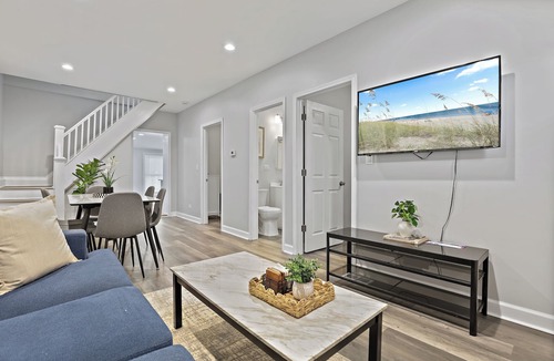 Berwyn House | Spacious 5-bed 2-bath house - Berwyn
