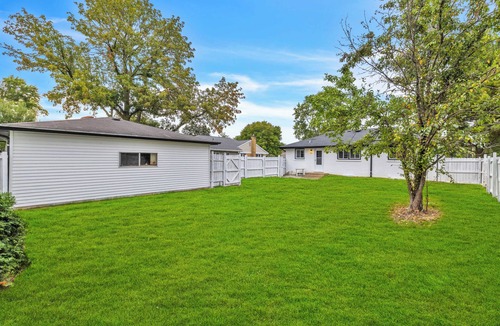 Downers Grove House | Spacious 5-bedroom house in beautiful Downers Grove