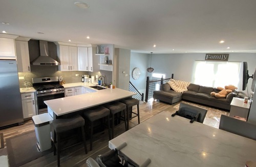 Woodridge House | Spacious 5-bedroom house in Woodridge! 30 Minutes from Chicago Kid/pet friendly.