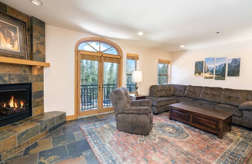 Mountain Village Condo | Spacious Bear Creek Lodge Retreat | Pool, Hot Tubs & Mountain Views
