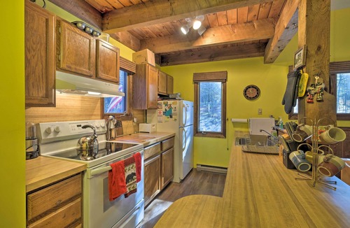 Maplecrest Cabin | Spacious Catskill Mountains ski cabin with fire pit