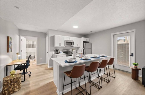 University Circle Apartment | Spacious & Central | 2 Bedroom | CLE Clinic