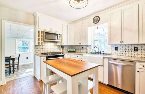 Montreat House | Spacious dog-friendly Montreat cottage with firepit, mountain views, & patio