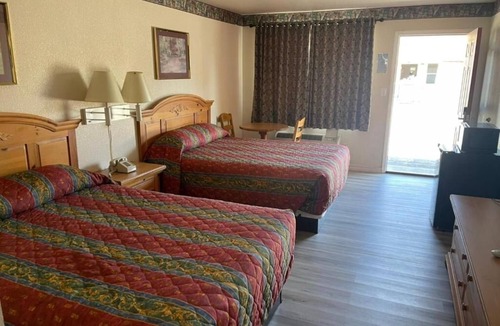 Mathis Hotel | Spacious Double Room w/Parking Near Lake Corpus Christi Adventures