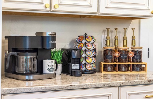 Asheville House | SPACIOUS FAMILY HOME WITH A SAUNA AND GEODOME, BASKETBALL, MINI GOLF, ARCADES