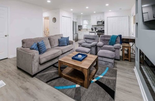 Charlotte House | Spacious|Firepit|Fillmore |Family|Pets|Work Ready