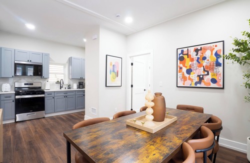 North Bergen House | Spacious Group Holiday Home 5BR/3BATH w/Private parking/Game area & Backyard