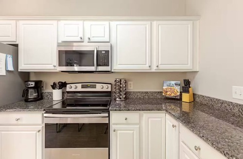 Long Lake House | Spacious Home- central to Airport, Crabtree & food