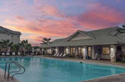 Kapolei House | Spacious, Near Resorts, Beaches, shops and more!