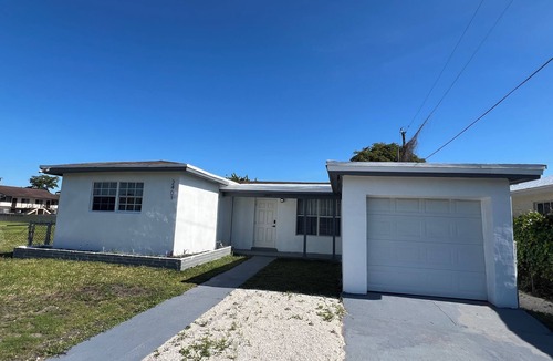 Fort Lauderdale House | Spacious Retreat- 10 mins to FLL Airport/beach