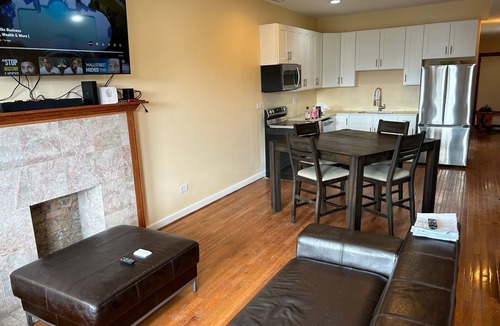 Woodlawn Condo | Spacious Three Bedroom Condo near University of Chicago