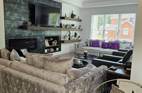 Clarkdale House | Spaciously inviting 8-bedroom w/en suites, 2 kitchens, fitness room, theater