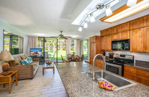 Kihei Condo | SPECIAL AUG 15% OFF 7nt stay Remodeled Kihei Oceanfront Property, AC, BBQ & Pool