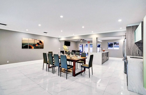 South Lake Villa | Spectacular 5BR/5BA Villa in Hollywood Lakes
