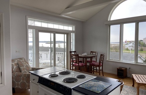 Phippsburg House | Spinneys Guesthouse & Beach Cottages
