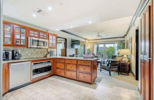 Wailua Condo | Splash at an Oceanfront Resort Condo with Water Slide & Spas