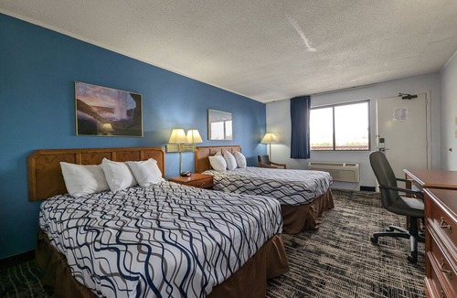 Elyria Hotel | Sprucewood Inn