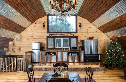 Sugar Grove Cabin | Starry Nights Farm Stay Fishing and Petting Zoo?