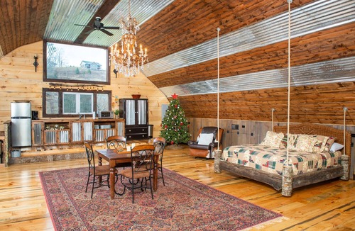 Sugar Grove Cabin | Starry Nights Farm Stay Fishing and Petting Zoo?