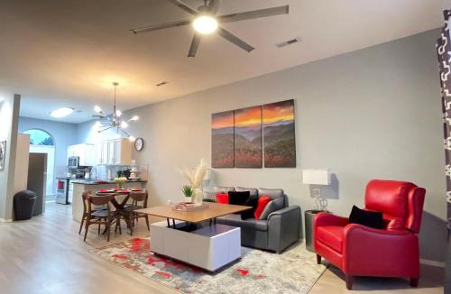 Springdale Apartment | Stay at Steuben Hot Tub Remodeled Home