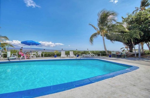 Kaunakakai Apartment | Stay Central on Molokai in a Studio with Pool & Kitchenette