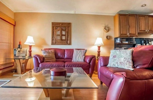 Ualapue Apartment | Stay Close to the Waves in an Ocean-View Family Condo with Pool