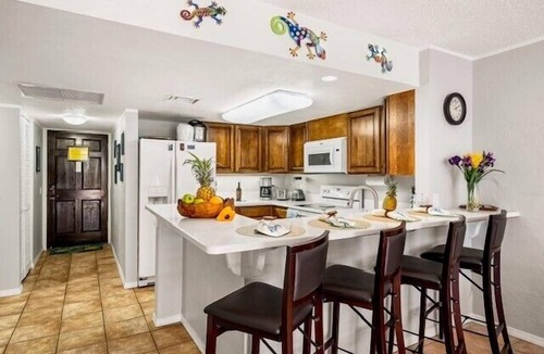 Kahaluu Bay Condo | Steps from Magic Sands Beach | Pool, Wi-Fi & Local Attractions