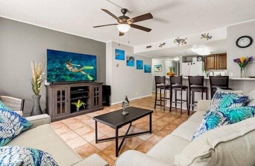 Kahaluu Bay Condo | Steps from Magic Sands Beach | Pool, Wi-Fi & Local Attractions