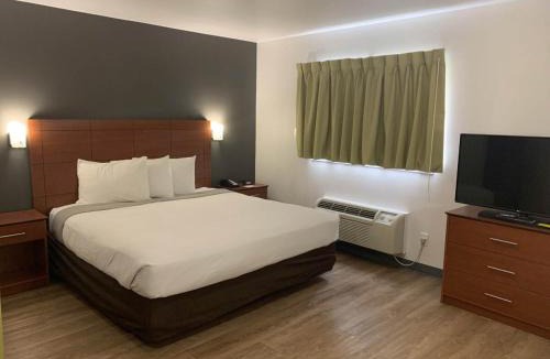 Coliseum Central Hotel | Studio 6 Extended Stay - Hampton, VA - Langley AFB Area