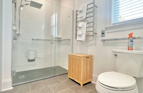 Cedar Bluff Apartment | “Studio A” Fall Escape w/Heated Pool, Lake, SplashPad, HotTub, Kayaks, firepit!