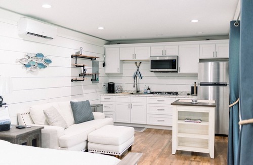 Mermentau Apartment | Studio style Cabana on the river
