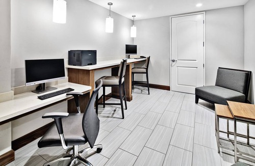 Irvine Business Complex Apartment | Studio Suite w/Breakfast, Pool & Full Kitchen