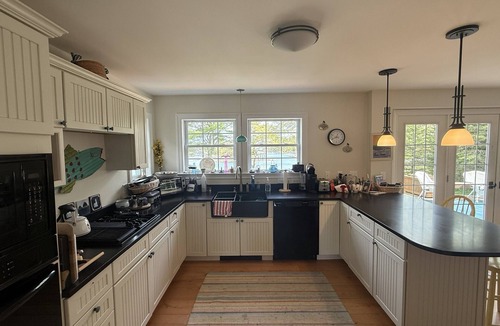 South Bristol House | Stunning 3-bedroom home in South Bristol with cozy vibes and breathtaking views
