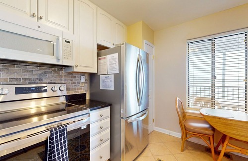 Midtown Ocean City Condo | Stunning Bayfront Condo w/Bay Views, Shared Pool, Deck, Private Washer/Dryer