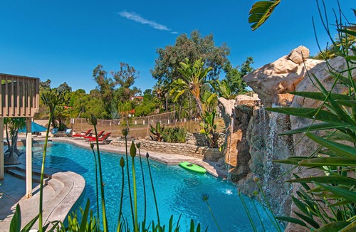 La Mesa House | *Stunning Waterfall & Glittering Pool*Spacious Home*Perfect 4 Family Reunions*
